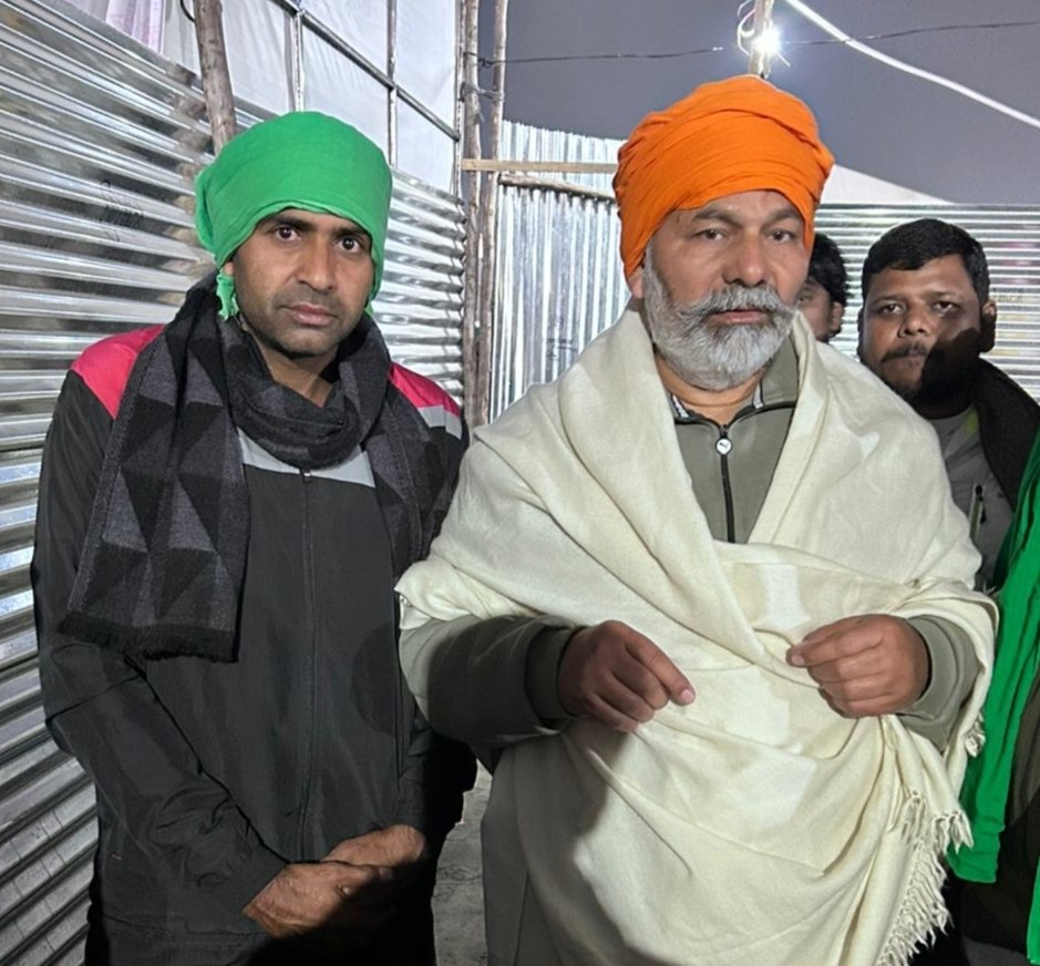 उत्तर प्रदेश के प्रयागराज में आयोजित किसान महाकुंभ राष्ट्रीय चिंतन शिविर में हिस्सा लिया और कुंभ में पहुंचे किसानों को संबोधित किया हम अपनी सभी मांगों और देश में चल रहे किसान आंदोलन को लेकर उत्तर प्रदेश में ग्यारह किसान/मजदूर महापंचायत करेंगे। <a href="/RakeshTikaitBKU/">Rakesh Tikait</a> <a href="/OfficialBKU/">Bhartiya kisan Union</a>