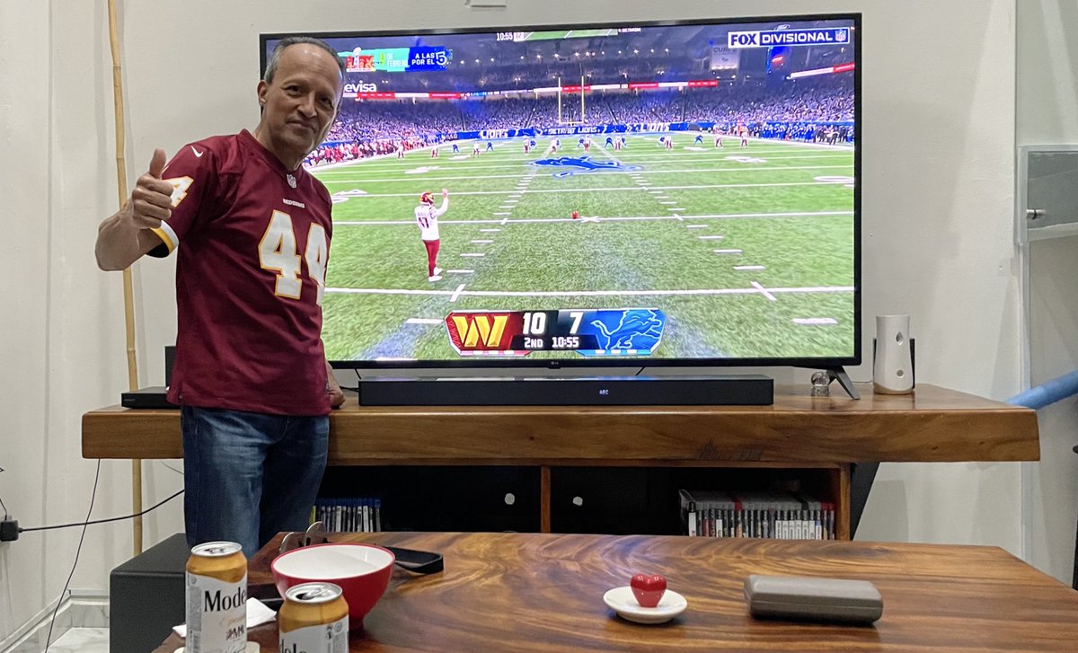 #NFLEnTelevisa con mis padres de visita viendo el juego