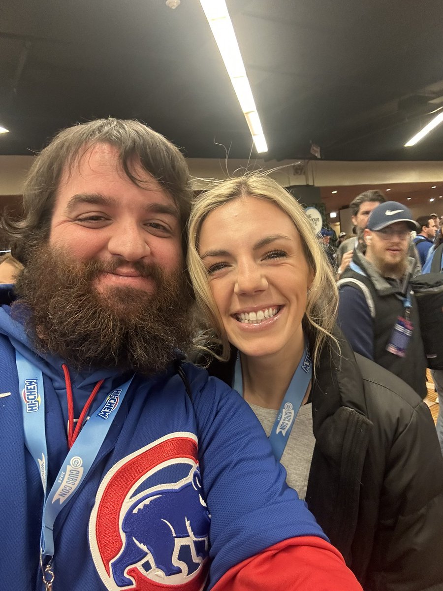 whitey1025's tweet photo. @AnnieAgar thank you so much for the talk and pictures with you today at the Cubs convention! I was so excited. Sorry I took up so much of your time, lol. I was nervous at the same time. 😅 really appreciate you taking the time though, so sweet. ❤️⚾️ https://t.co/XvQmSX36Ul