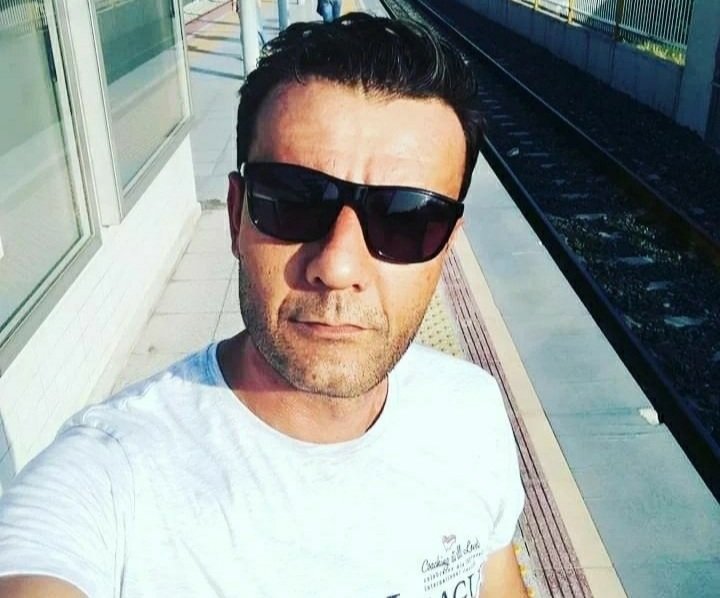 Burda bakiyorumda herkez bi tivit atip yok sòyle yok boyle acik olun biraz ciddeyseniz Ben acikca diyoruki kiz arkadas istiyorum benimle ilgilenecek izmir ciddiysen bekliyorum