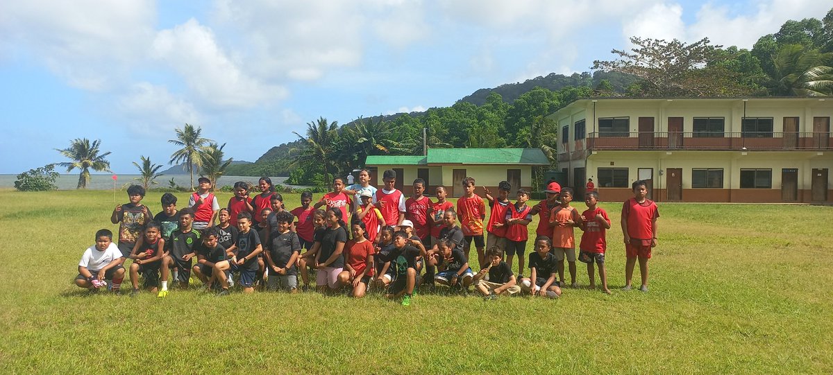 PohnpeiSoccer's tweet image. Great match with the #Awak kids!
4-3 and a lot of fun.

The under 8 also played aside the main field and enjoyed the day!

See you soon Awak!

#Pohnpei #Soccer