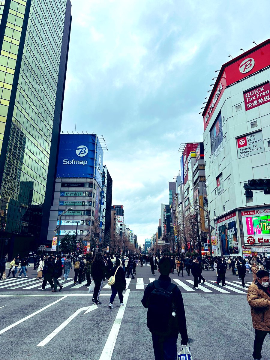 リハビリの為に
妹の住んでる
秋葉原に来てみましたが…

人混みが辛すぎましたT꒳T

私には都内はまだ
早かったですね…(:3_ヽ)_