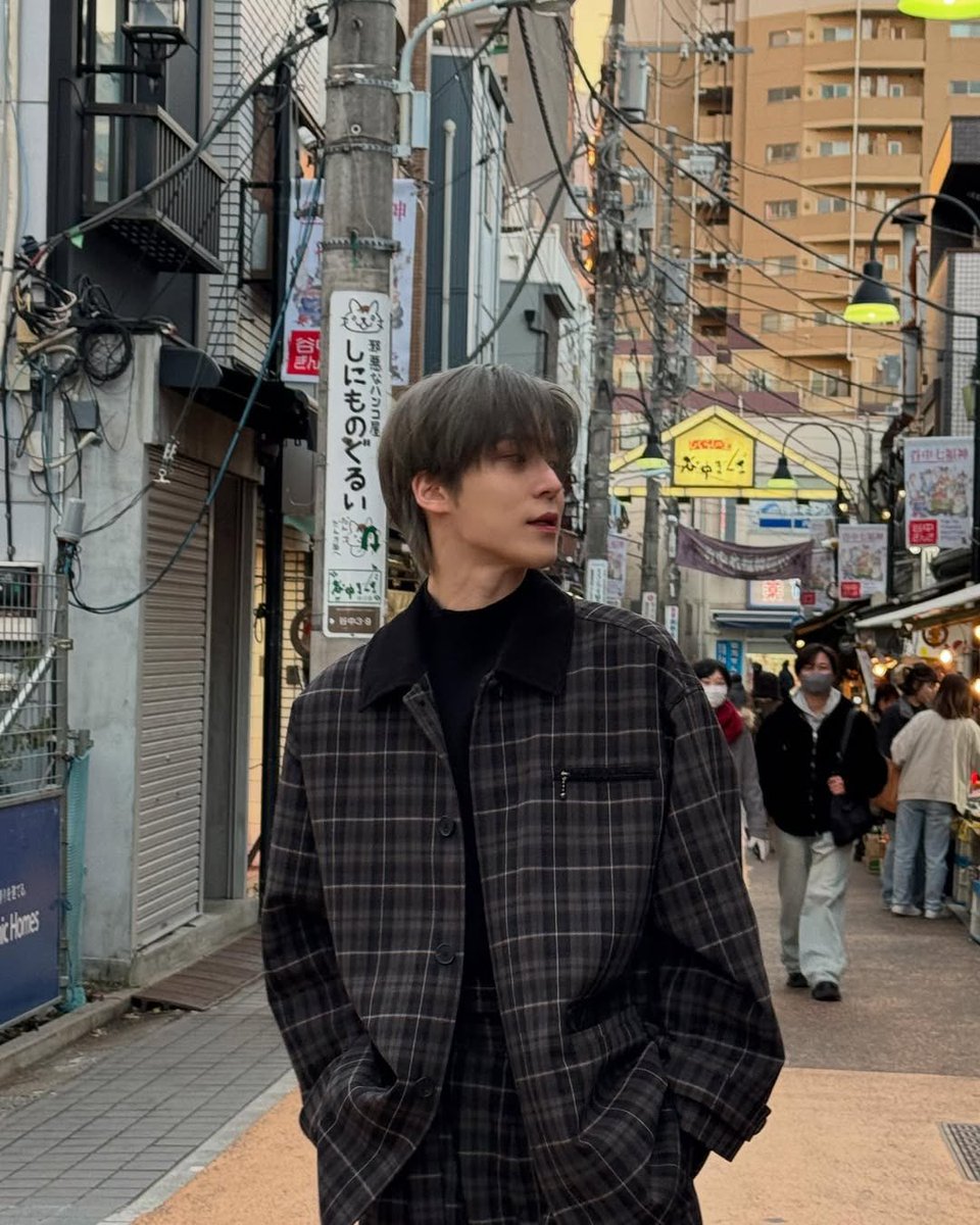 Yunhoi's tweet photo. walking through these streets feels like stepping into a different world, where everything has its own rhythm. the colors, the lights, and the passing faces all tell their own little stories, and for a moment, it feels like i’m part of something bigger. https://t.co/7c0KNPDvaW