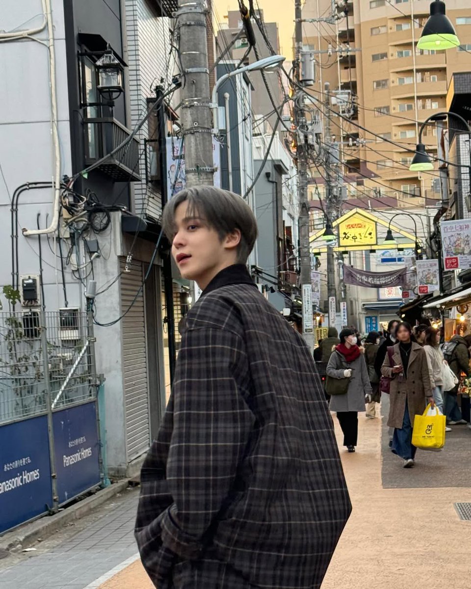Yunhoi's tweet photo. walking through these streets feels like stepping into a different world, where everything has its own rhythm. the colors, the lights, and the passing faces all tell their own little stories, and for a moment, it feels like i’m part of something bigger. https://t.co/7c0KNPDvaW