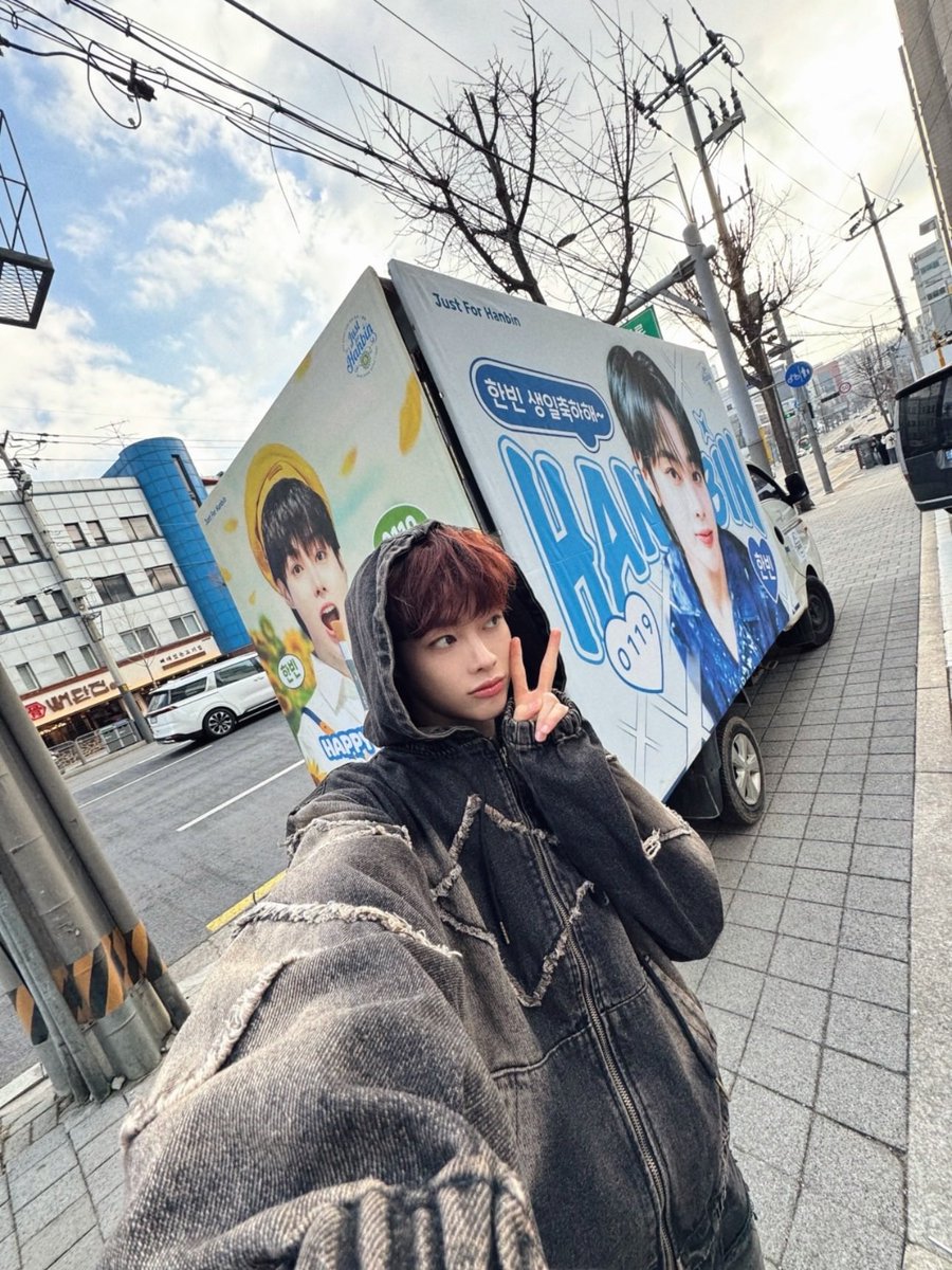 JustforHanBin_'s tweet image. Ad đang run tay vì bức Ảnh này.. 😭😭😭
Cho Phép Blog Hôm Nay được Sĩiiiiii
Ngước mặt lên trời một hôm ạ😍😍😍😍
Không biết diễn tả sao cho hết nữaaaa
Khóc luôn rồi😭😭😭😭😭😭😭

#슈퍼한빈_슈퍼생축
#superHANBINday
#HANBIN_TEMPEST  
#HANBIN
#JUST_FOR_HANBIN