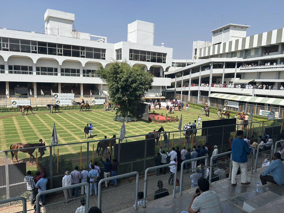 I’ve been racing in 8 different countries from UK &amp; Ireland to France, Germany, Hong Kong, UAE and today we make it 9 with 🇮🇳 <a href="/hydraceclub/">Hyderabad Race Club</a> 

The track in packed for the (127) 
The HPSL Golconda Derby Stakes (Gr.1)

British jockey David Allan has 2 rides. 1 in the big race - NYX