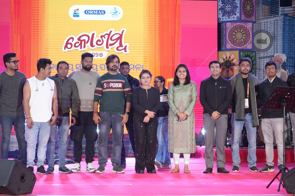 BalasoreOrmas's tweet photo. π Glimpses of Ananya Chakrabortyβs electrifying performance at #Kosamb2025! π
#Kosamb2025 #AnanyaChakraborty #LivePerformance #UnforgettableNight #MusicMagic #pallishreemela2025 https://t.co/VmdwmZMXzC