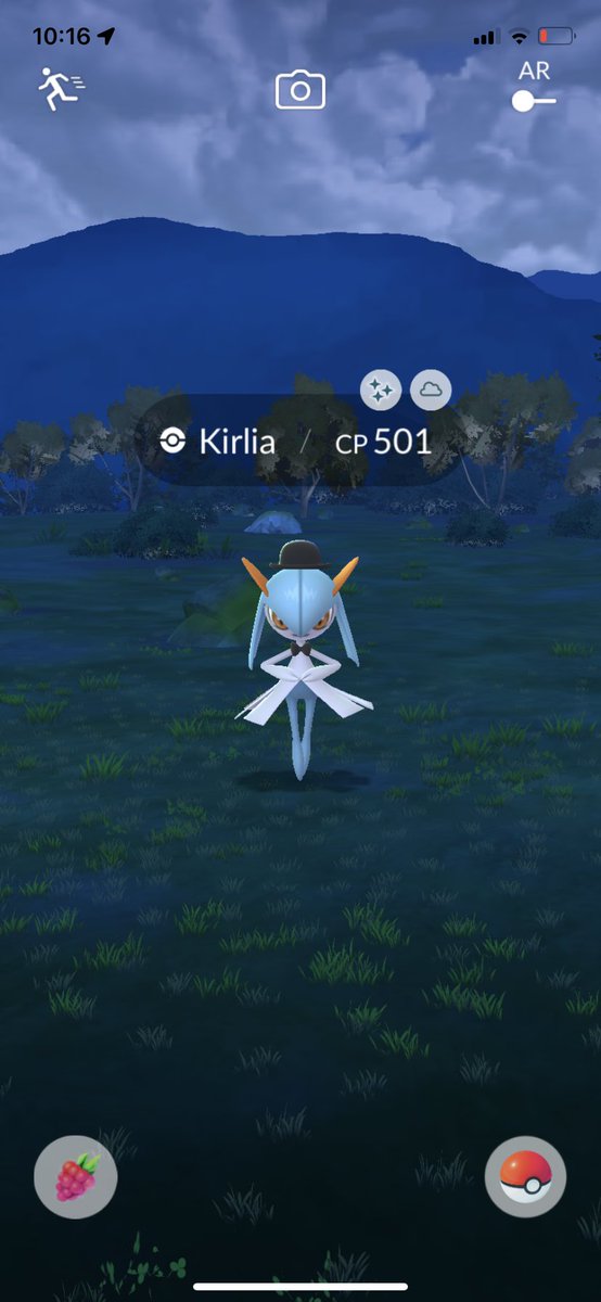 LoopyJt's tweet image. I- nah that’s insane. 0 poke balls and when I left to open a gift it ran ;(