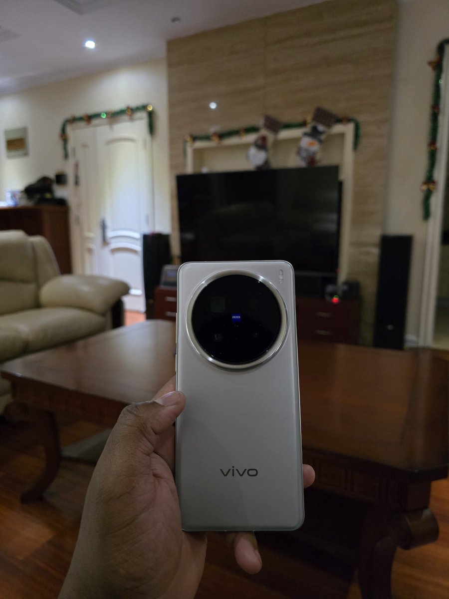 KingInAsia's tweet image. My Best Phones Of 2024 - 2025.
1)Vivo X200Pro That Camera Is Undeniable One Thing People Didn't Focus On Is Battery Life And Connectivity. (It's Better Than S24U &amp;amp; Once you get over the software differences you will never use S24U imo &amp;amp; OneUI 6.1 Feels Dated) 
#VivoX200Pro…