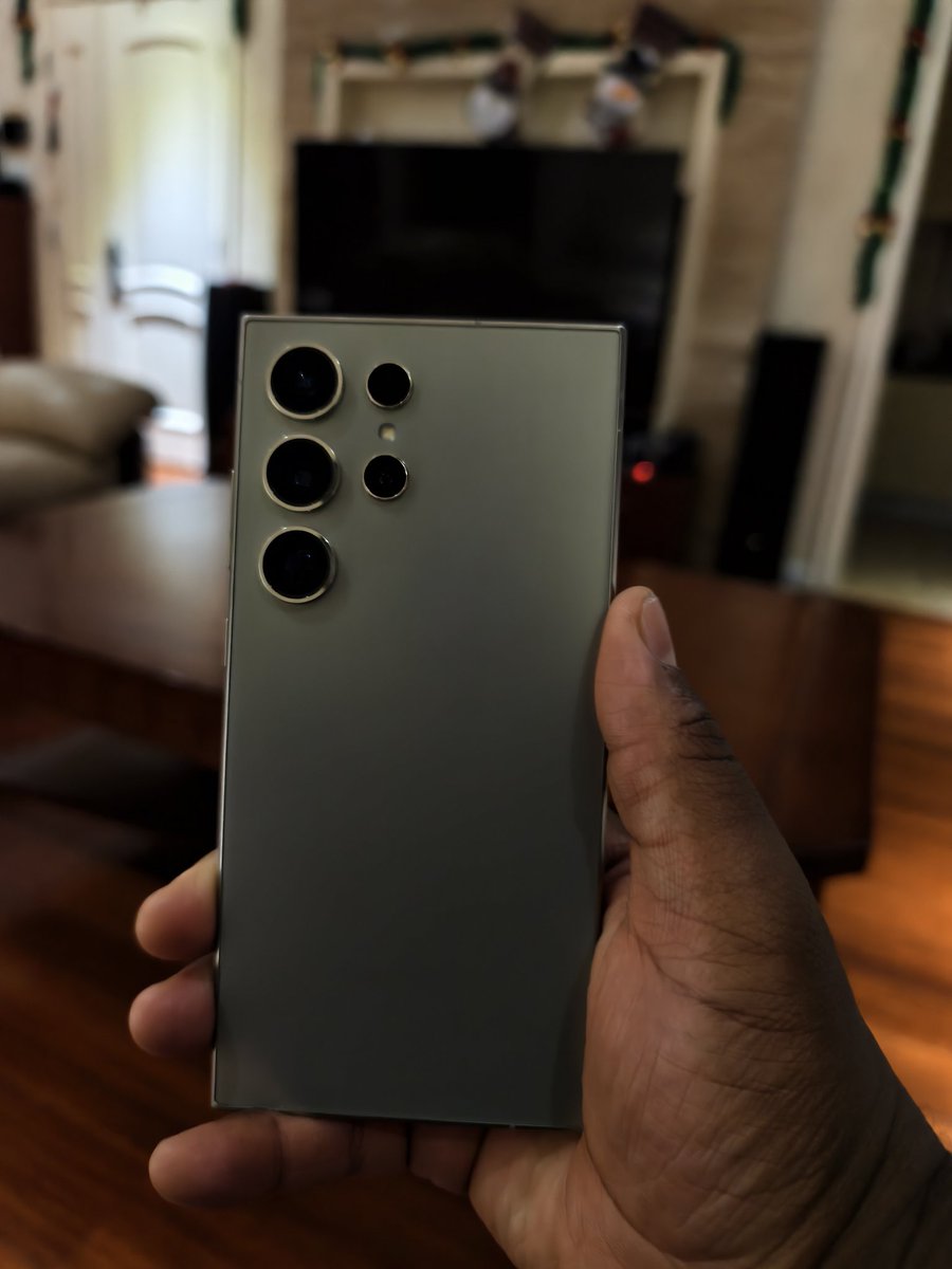 KingInAsia's tweet image. My Best Phones Of 2024 - 2025.
1)Vivo X200Pro That Camera Is Undeniable One Thing People Didn't Focus On Is Battery Life And Connectivity. (It's Better Than S24U &amp;amp; Once you get over the software differences you will never use S24U imo &amp;amp; OneUI 6.1 Feels Dated) 
#VivoX200Pro…