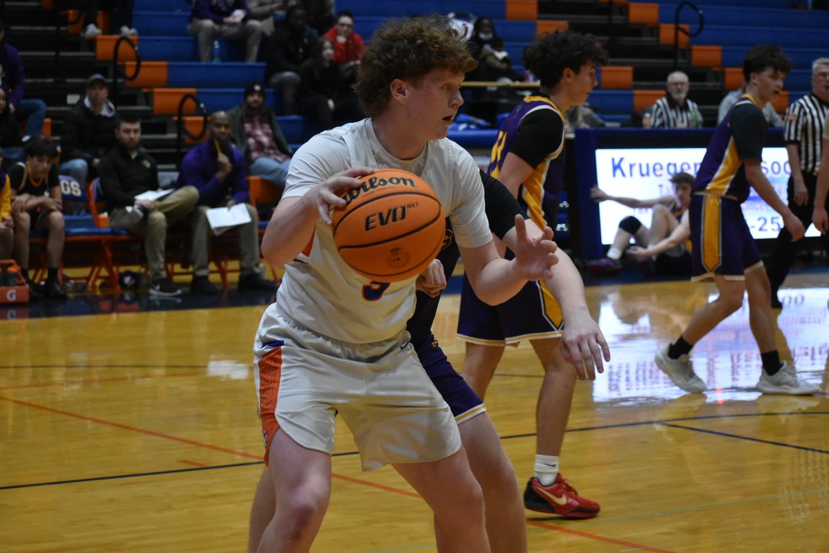 Varsity Boys Basketball @ GKHS:
FINAL: GK 63, Belvidere 50.
The Cogs win their third in a row behind 20 points from Nate Kleba including five buckets from behind the arc. Marcus Johnson tallied 18, Hayden Hodgson had 11 and Blake Ides added 10.