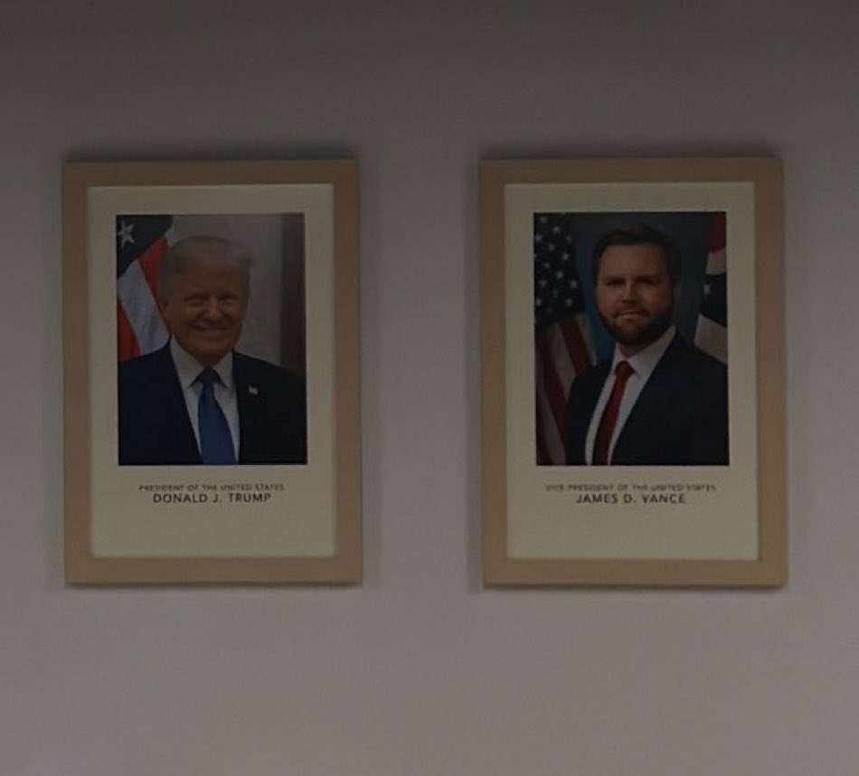 Trump is now posted in Federal buildings with <a href="/JDVance/">JD Vance</a> - 🔥🔥🔥