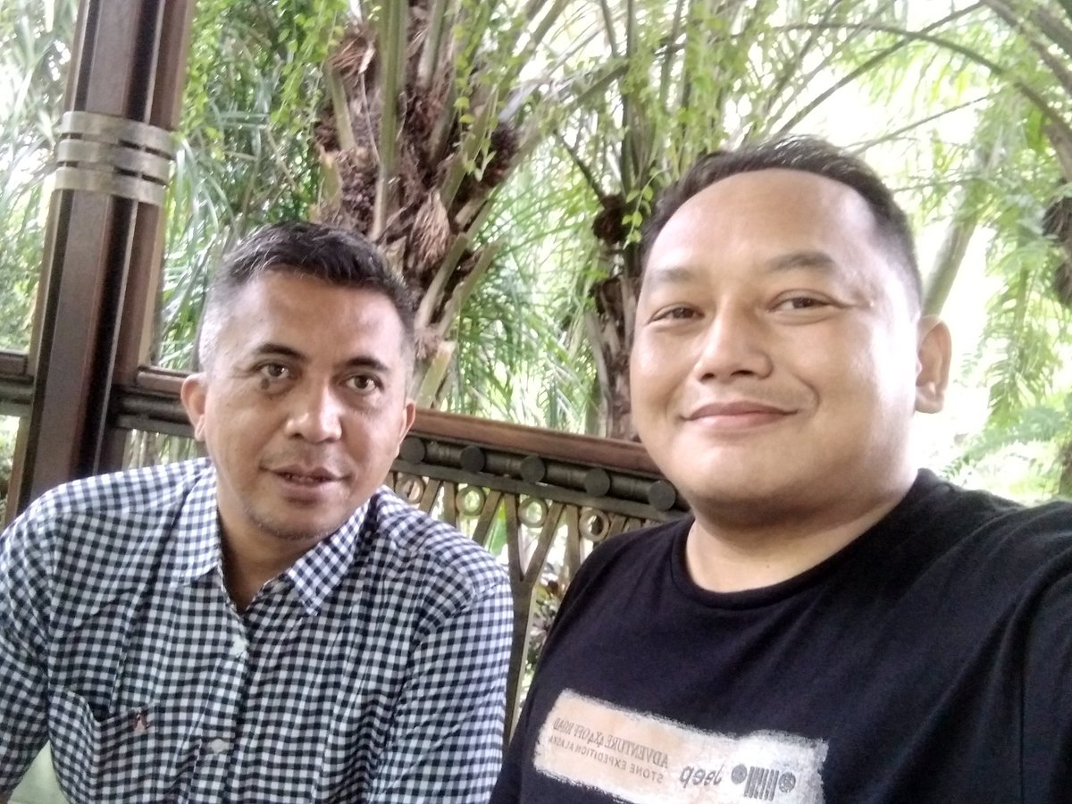 roes_anggana's tweet image. Sahabat Sebangku

Tidak terasa, akhirnya bisa ketemu dengan teman sebangku Rusma Permana di Jakarta. Sekarang sudah jadi bos IT dan melanglang buana kemana mana. Sukses temanku dan semoga dilancarkan semua urusannya

#teman #sahabat #temansebangku #reuni #jakarta #sma22bandung