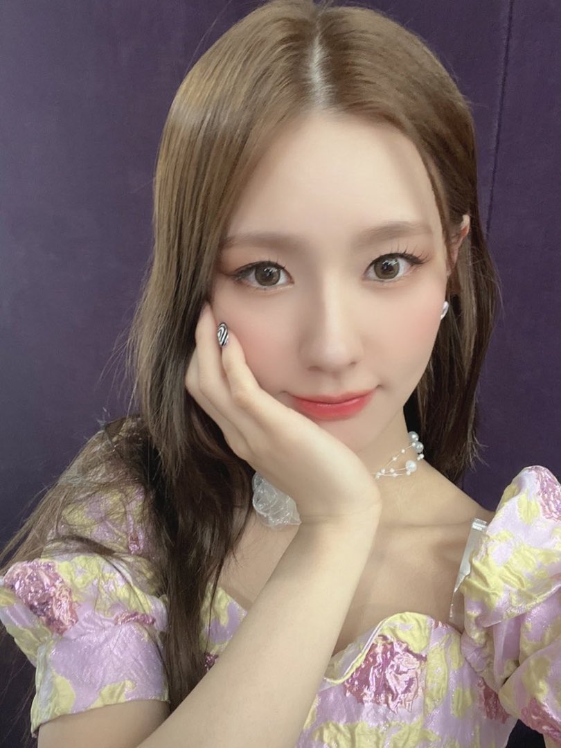 chocosized's tweet photo. todo el mundo arriba de la 𝑚elo-neta 🛴💨 que hoy nos vamos de #𝐬ecrət·朕𝚓oūrney por cielo, mal y tierra para apoyar a estas chiquitas con lo que mejor sé hacer: gritar como desquiciada ୨୧ ˚₊ los honores de andar #𝟸走𝕙ighwa̤y se los lleva 𝕧ahneciña ♡ por ser mi bff. https://t.co/QAVTdBh8qy