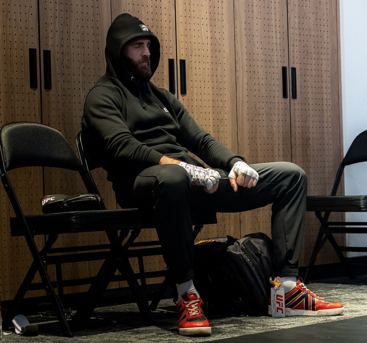 Jiri Prochazka war gaming in his locker room. Locked. 🔒
