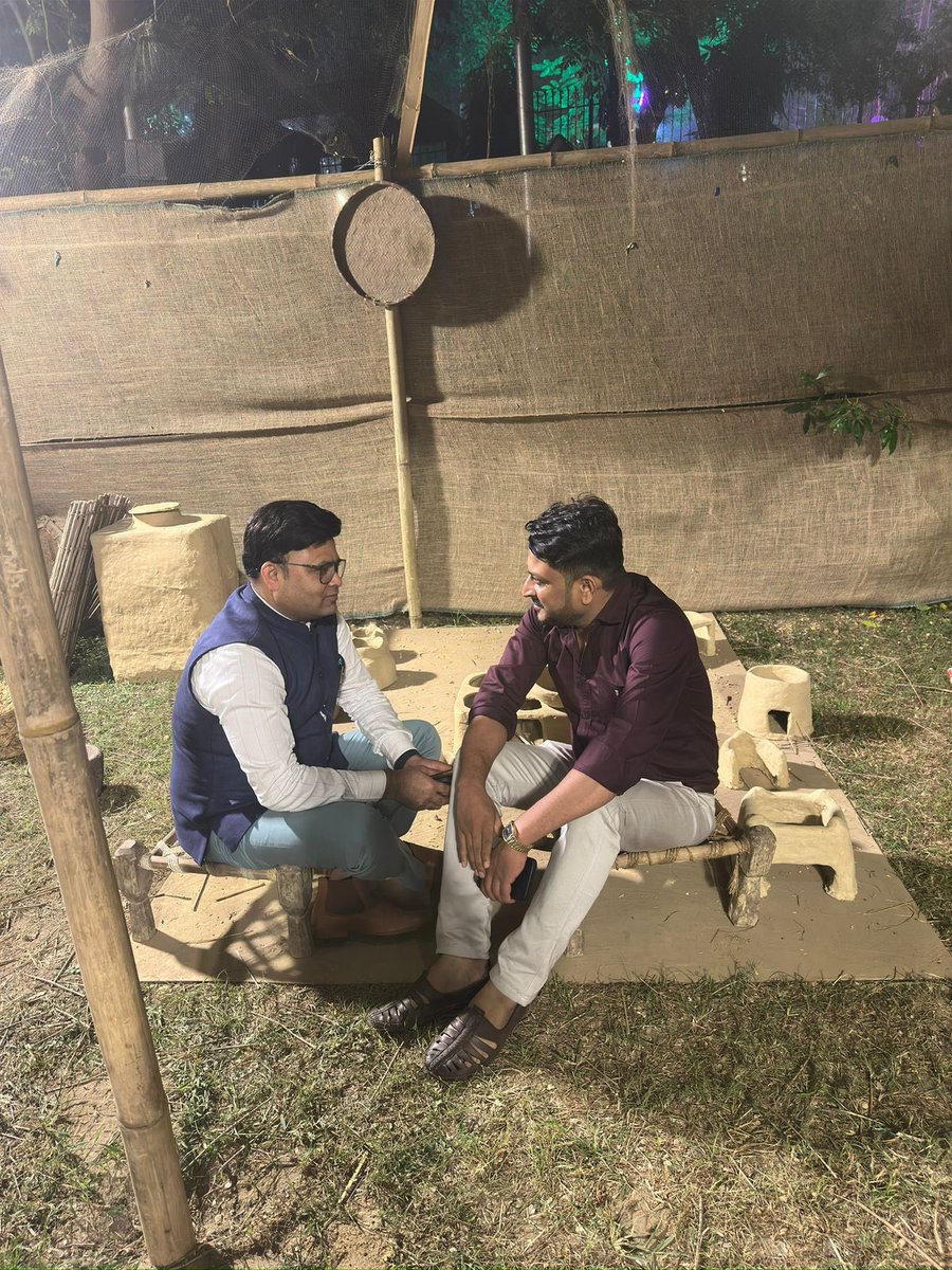 virendrasuma's tweet photo. मैं अपनी देश की मिट्टी को बस पहचान लिखता हूँ।
मेरा मज़हब न तुम पूँछो मैं हिंदुस्तान लिखता हूँ।

#thoughtoftheday 
#SundayMorning https://t.co/mdsaohB98J