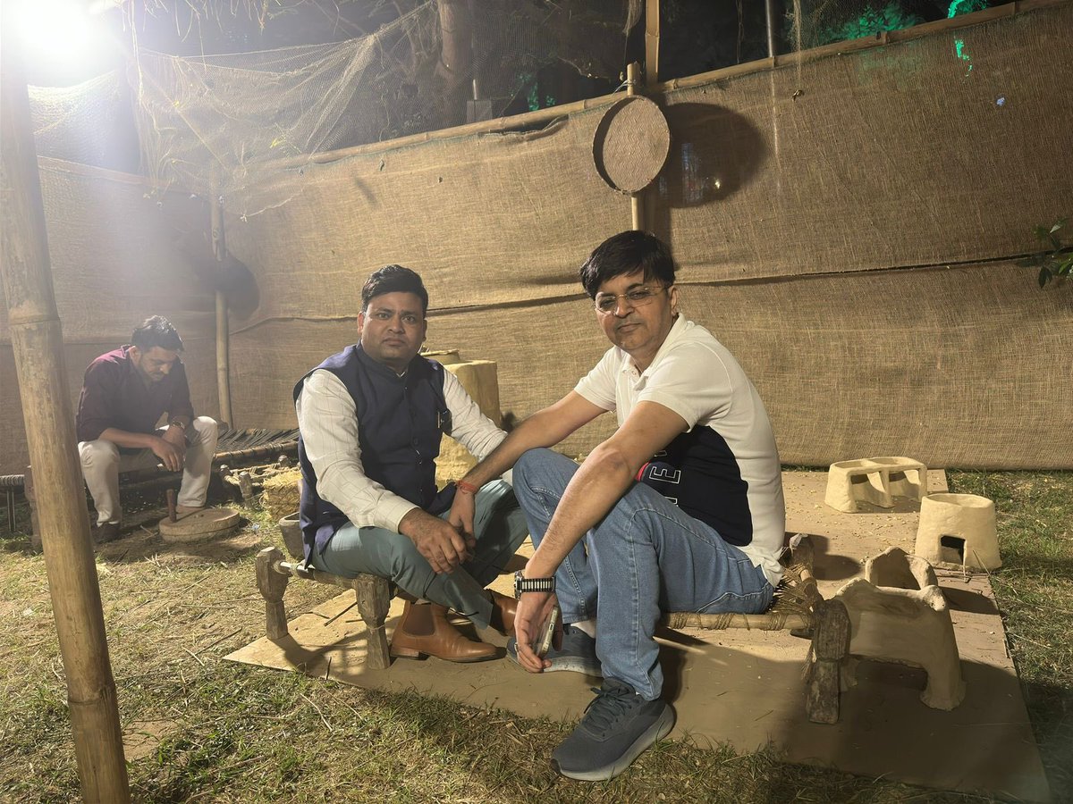 मैं अपनी देश की मिट्टी को बस पहचान लिखता हूँ।
मेरा मज़हब न तुम पूँछो मैं हिंदुस्तान लिखता हूँ।

#thoughtoftheday 
#SundayMorning