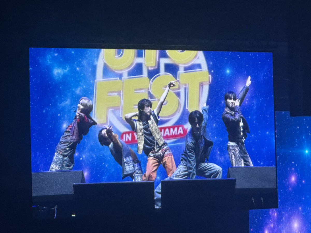 mina37mimi's tweet photo. #UTOFEST なるものに行ってきました〜。
フォトタイムがあったけど、遠いからモニターの写真ばっかり撮った😂
疎いのでほとんど見るのも歌聴くのも初めての方々ばかりだったけど楽しめました😊 https://t.co/AMuVdKWlZ2