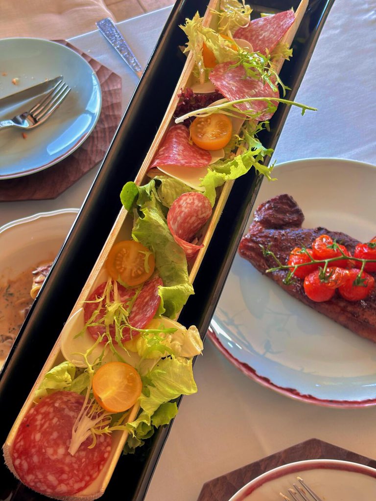 l120191373's tweet photo. 大理双廊 | 看洱海吃漂亮饭🍴

在双廊找到了绝美海景的餐厅~
#sichuan #chengdu #chongqinginsta #chongqingcity #chongqinglife #yunnan #lijiang #lijiangoldtown #丽江 #洱海 #erhai #大理 #dali #兴盛大桥 #大理古城 #rabbit #monet https://t.co/jjSXPL7CDT