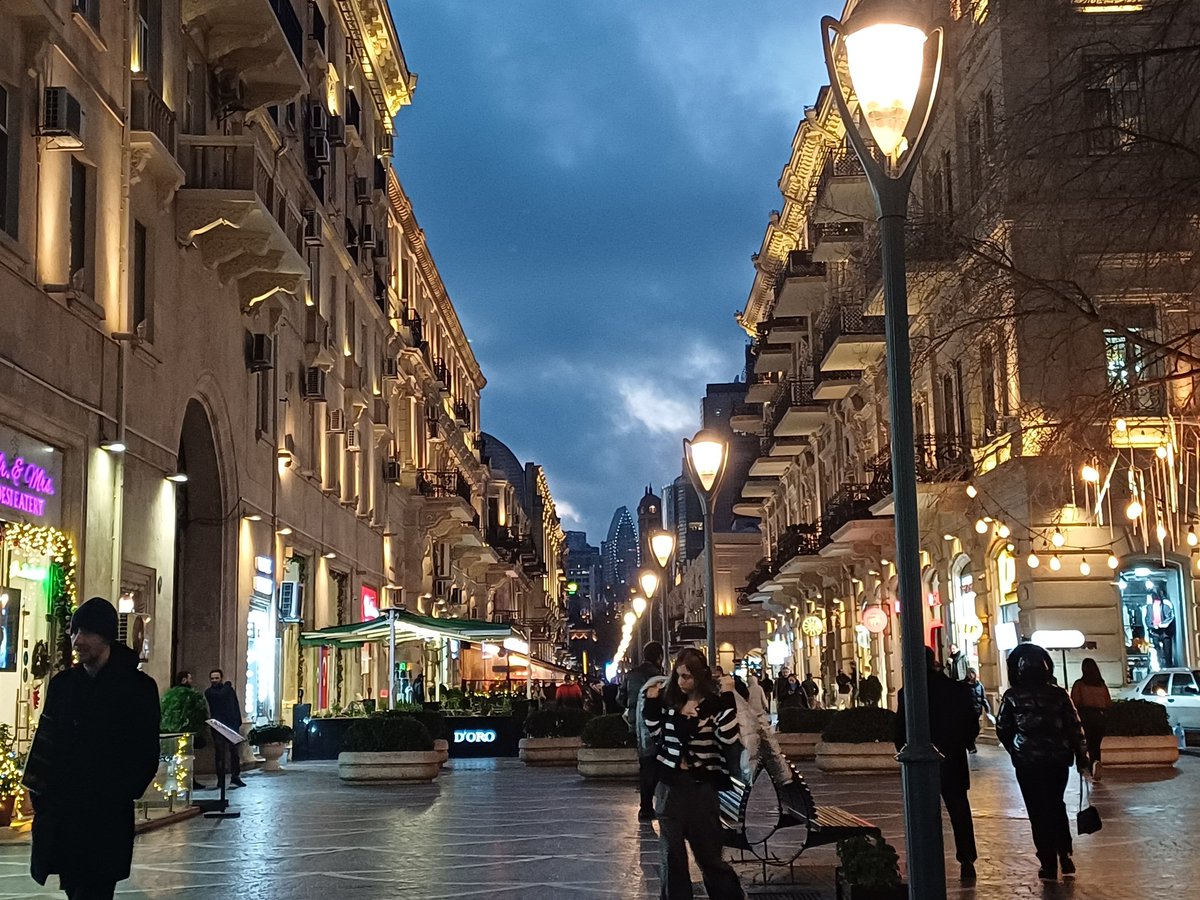 AvinashDugar's tweet photo. #Baku, #Azerbaijan on Jan 16, 2025. 

1. A Fruit, yet to find out the name.
2. The City which loves Cats.
3. Coffee shop in a Car.
4. #NizamiStreet, a must visit. https://t.co/Ww2fqBmQSF