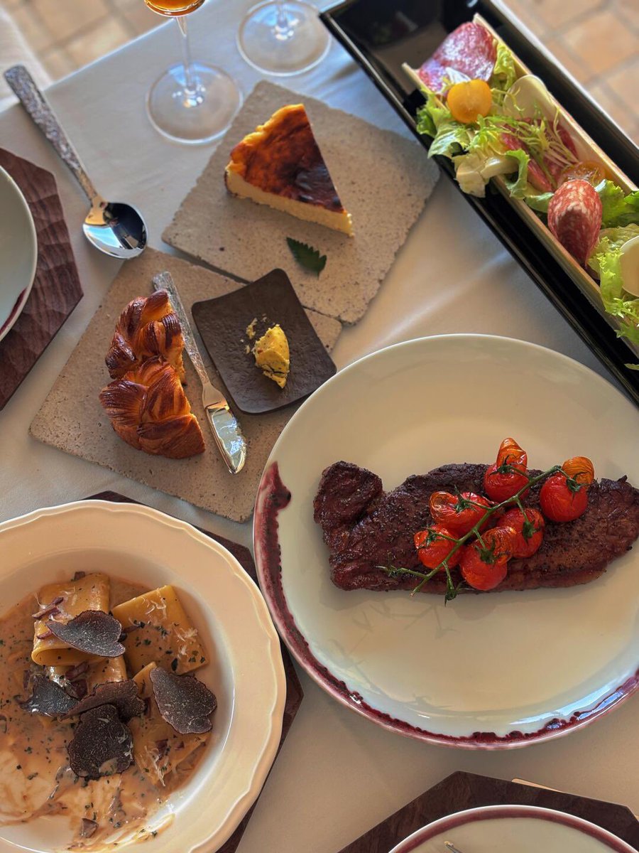 l120191373's tweet photo. Dali Shuanglang | Enjoy a beautiful meal while watching Erhai Lake 🍴

Found a restaurant with a beautiful sea view in Shuanglang~
#sichuan #chengdu #chongqingcity #chongqinglife #yunnan #lijiang #lijiangoldtown #丽江 #洱海 #erhai #大理 #dali #兴盛大桥 #大理古城 #rabbit #monet https://t.co/c8QLXzFGFF