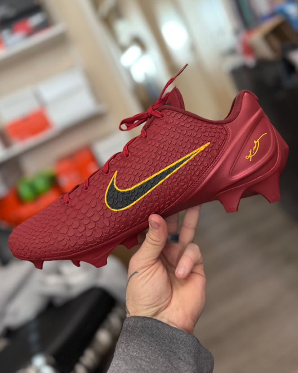The NFL rookie of the year Jayden Daniels just pulled off the upset of the year in custom Nike Kobe 6 cleats! 😱🔥