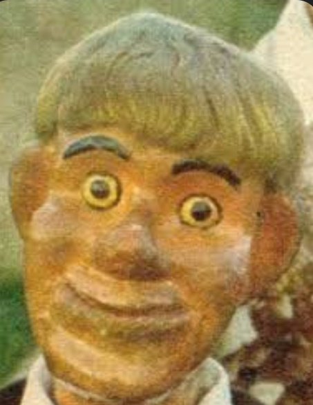 Uno de estos dos te esta cagando la vida !!