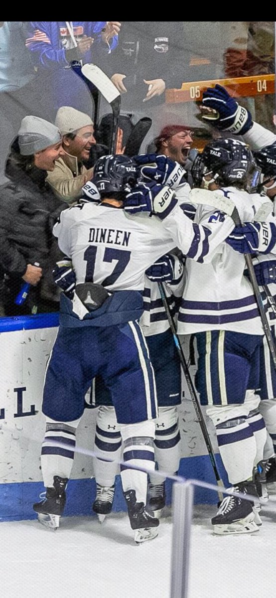 Nothing like a celebration with last years teammates on the glass!  ⁦⁦<a href="/YaleMHockey/">Yale Men's Hockey</a>⁩