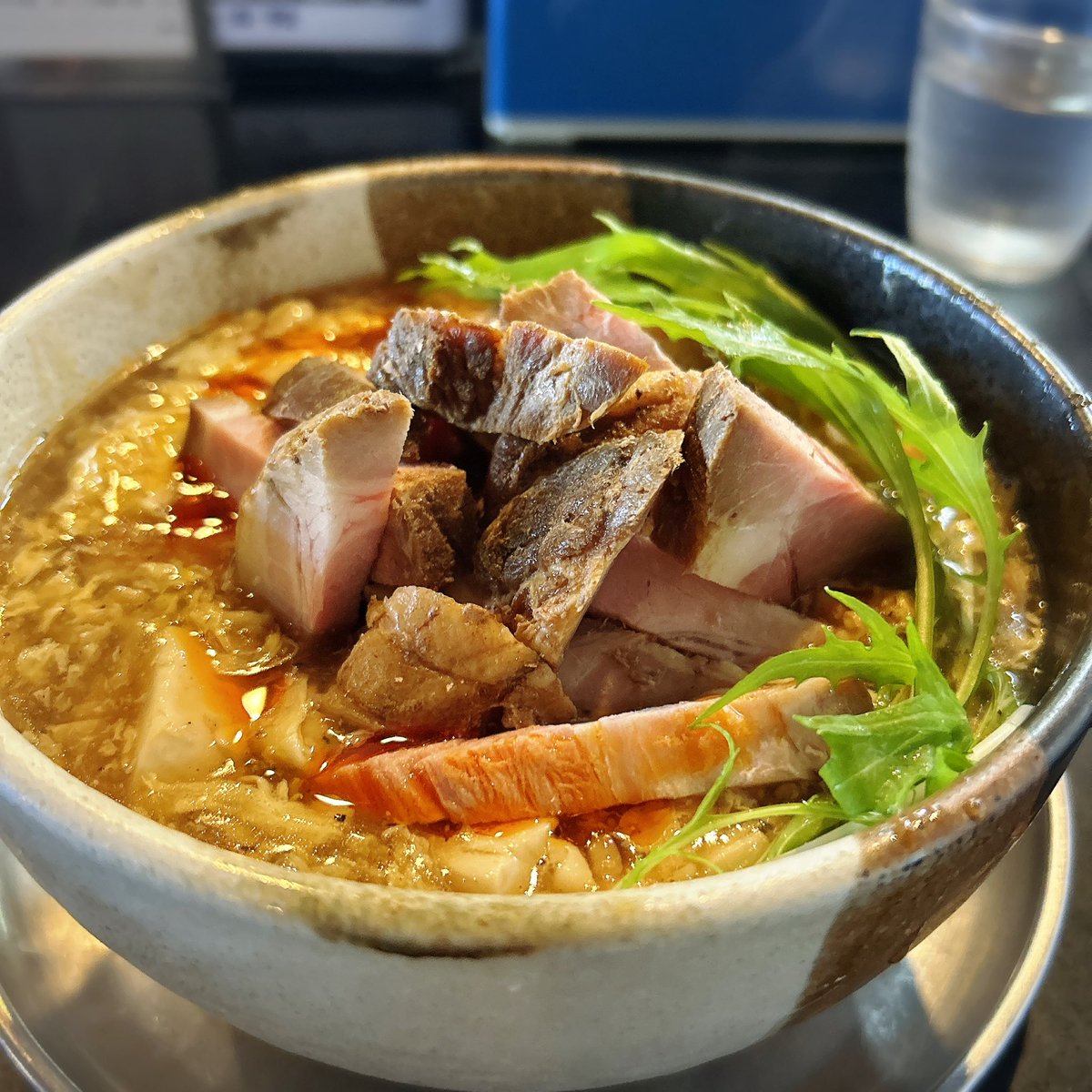 shi2za's tweet photo. 麺坊 炗 @岐阜市
酸辣湯麺(インスパイア)焼豚増し+白御飯
バチクソ美味い😋
優勝〜🍜
#麺坊ひかり https://t.co/M13DYgikWu