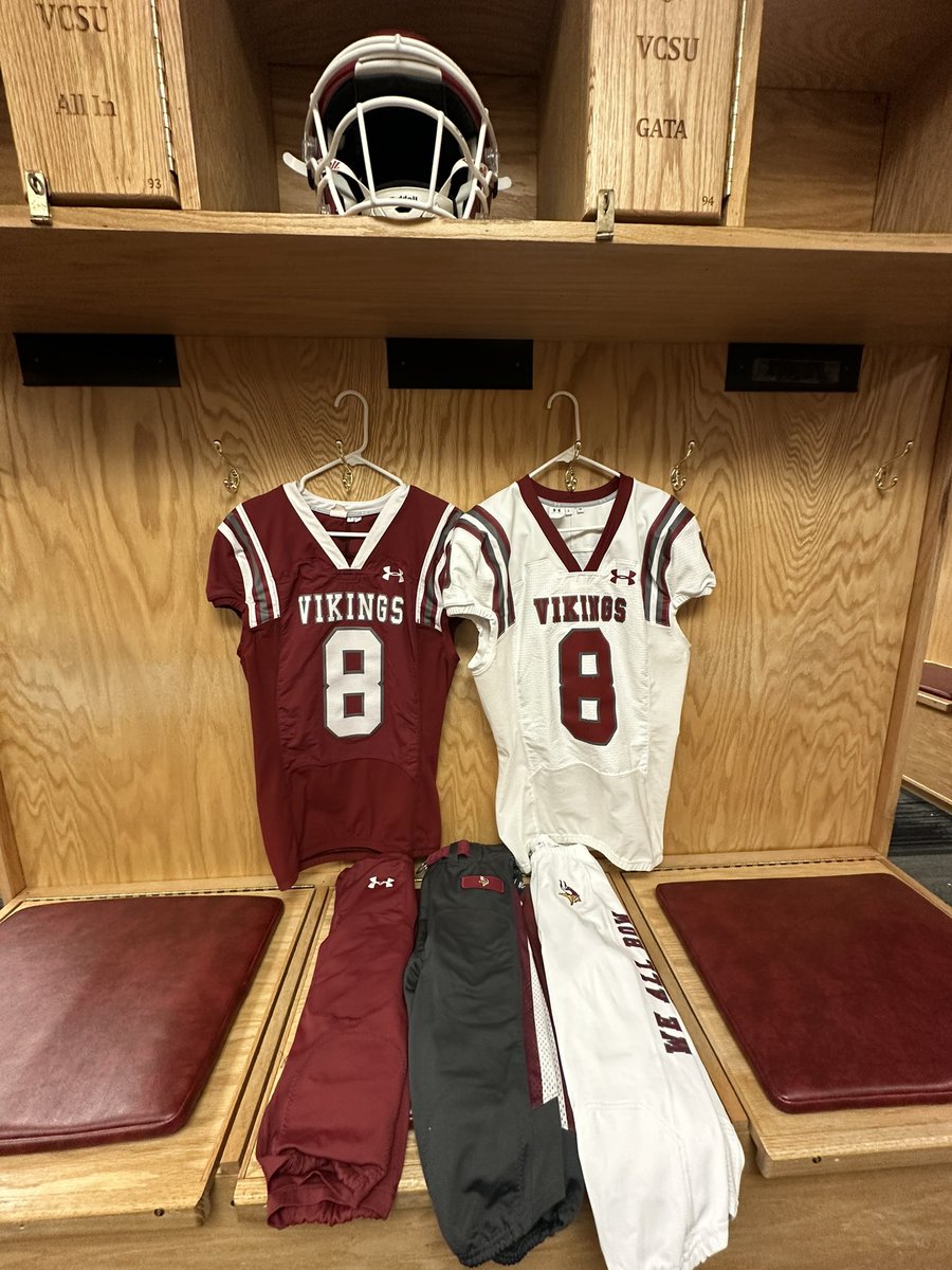 romeo ortiz (@_itz_romeo) on Twitter photo Valley City State Official Visit ☑️
#notcommitted
<a href="/CoachYorek/">Dustin Yorek</a> <a href="/GreggHorner/">Gregg Horner</a> <a href="/VCSU_CoachMac/">Dennis McCulloch</a> <a href="/VCSU_Football/">VCSU Football</a> Valley City State Official Visit ☑️
#notcommitted
<a href="/CoachYorek/">Dustin Yorek</a> <a href="/GreggHorner/">Gregg Horner</a> <a href="/VCSU_CoachMac/">Dennis McCulloch</a> <a href="/VCSU_Football/">VCSU Football</a>