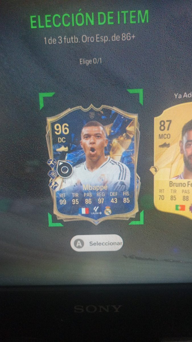 BryanFlex_'s tweet photo. Este es el primer año que me toca un pinche toty🥹 https://t.co/KxQiFoGgl2