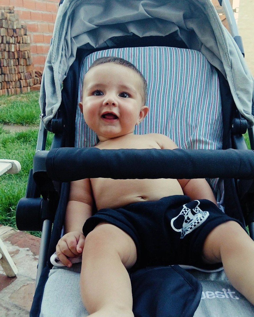 Mira lo tiquitito que estabas mi amor y mira ahora estas enorme hijo para de crecer 😭😭😭