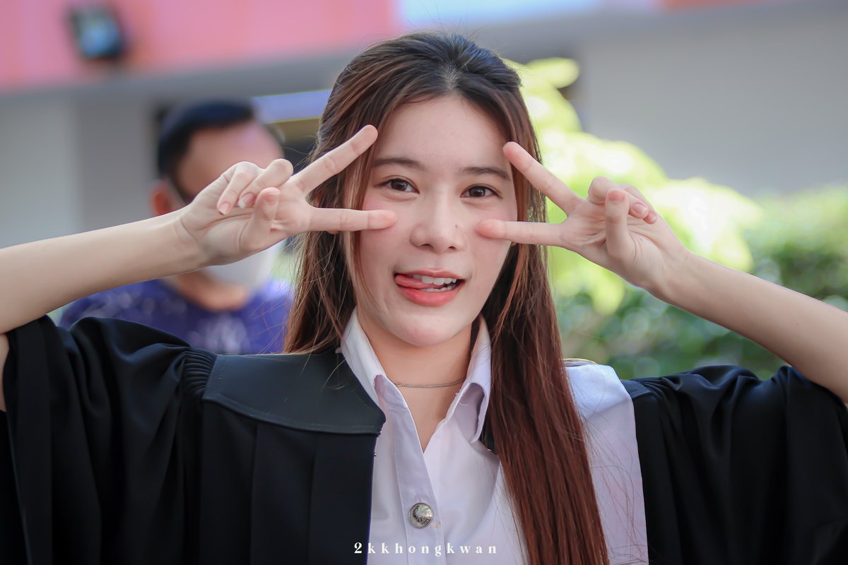 👩🏻‍🎓✨ Congratulations to <a href="/earnpypp_/">Earnpypp_</a> 

ยินดีด้วยนะบัณฑิตตัวน้อย ที่ขี้แกล้งเกิ้นนน 🤣

#EarnGraduation 👩🏻‍🎓✨
#earnpypp_
