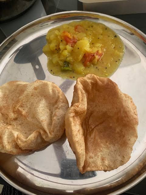 mugavarii's tweet photo. I like Poori.. But I can't eat more than 4 for breakfast.
If it's Idly, then I eat a minimum of 8.
#BreakfastUpdate https://t.co/Mrkhp5yi8H