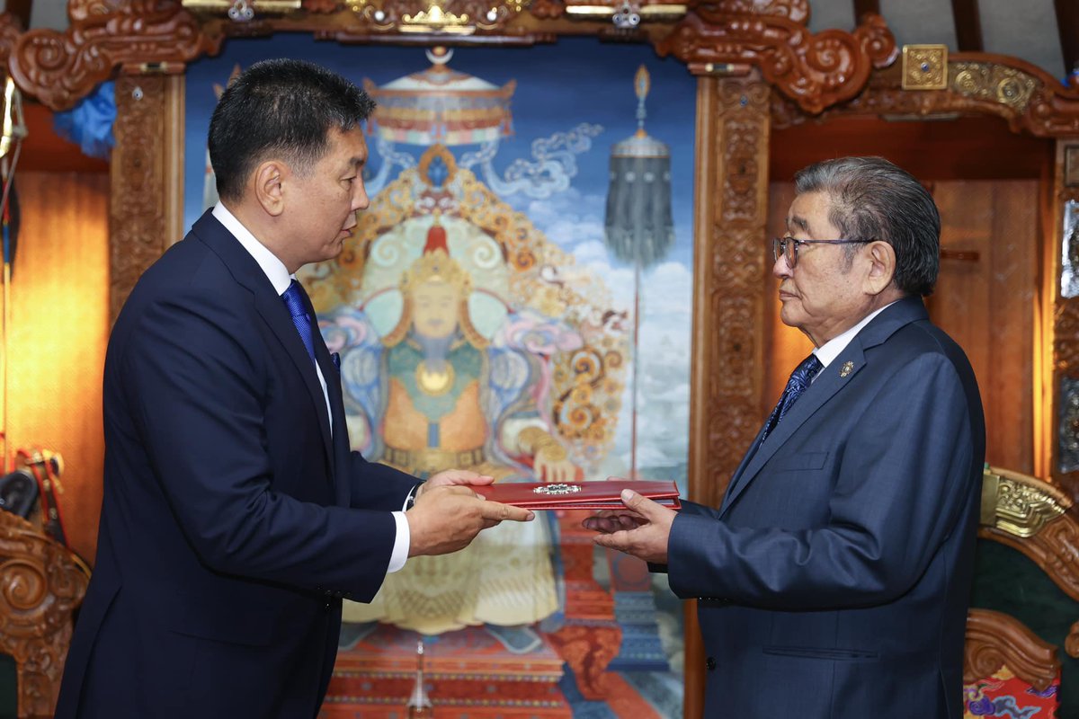 Ерөнхийлөгч У.Хүрэлсүх Ерөнхийлөгч асан П.Очирбат таалал төгссөнд эмгэнэл илэрхийлэв

ubn.mn/p/75974