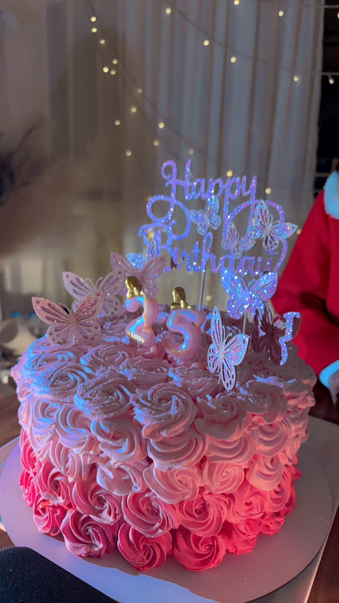 ayahnuman's tweet photo. It’s My Birthday 💕💕🎊🎊🎊 https://t.co/05onPIB7IR