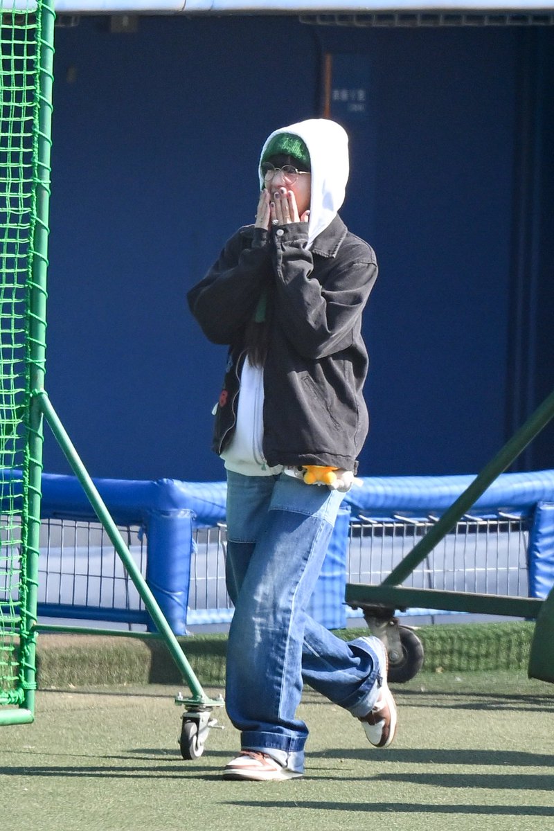 Itsumo__Nemui_'s tweet photo. あいみょんがライブ前に松山自主トレにご降臨されてめちゃくちゃ驚いたーーーっ😲‼️
(1枚目は:(っ'ヮ'c):ﾊﾜﾜ💦ってなってるっぽい笑)

ツアーがんばってください🐬🍊
#あいみょん #ドルアパ愛媛 https://t.co/PA3SfcThOx