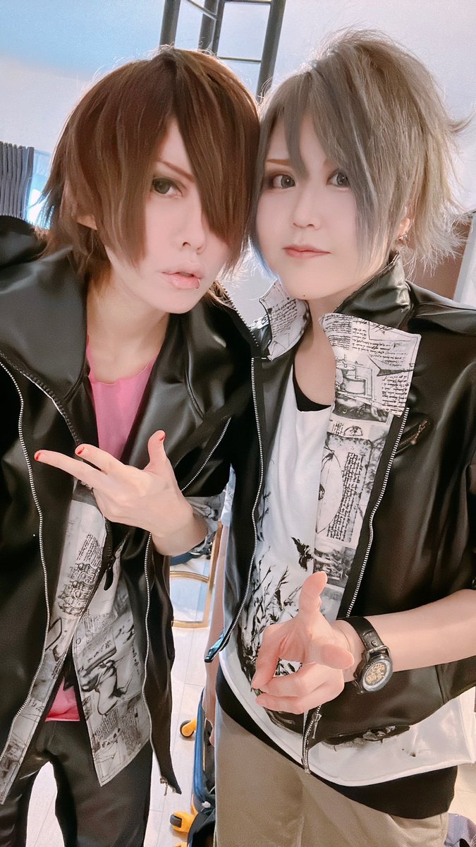 chocolate_f0's tweet photo. 久しぶりにコス出来たしかろぴと今度ちゃんとれしぺ撮影しよ！って話した🕺✨ https://t.co/XuLH1cBiS6