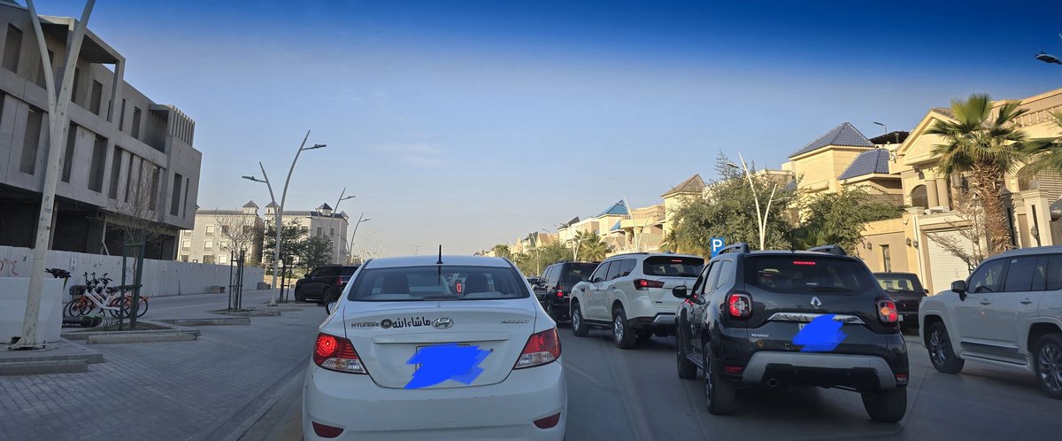 اللي يصير في حي الندى، اقل مايقال عنه فشل في ادارة مشروع.
تحول طرق رئيسيه لداخل الحي في نفس الوقت اللي تنفذ فيه مشاريع حفريات.

ماعندكم اولويات؟!!!!
<a href="/Amanatalriyadh/">أمانة منطقة الرياض</a> 
<a href="/eMoroor/">المرور السعودي</a>