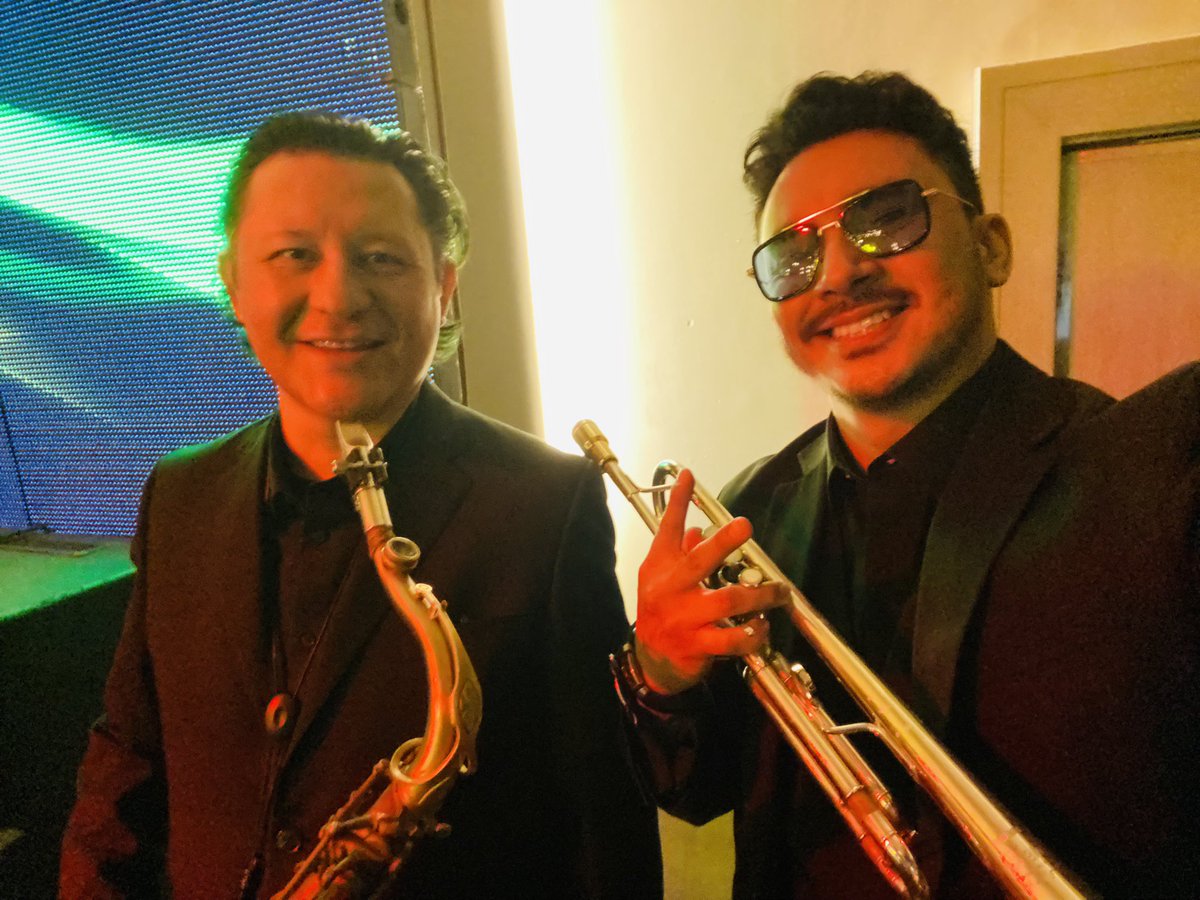 mr_trumpetman's tweet photo. #TocandoAndo #BandaAmericaGCT sábadito cumbiero #MrTrumpetman🎶🎺😎 https://t.co/XlQRbKKASH