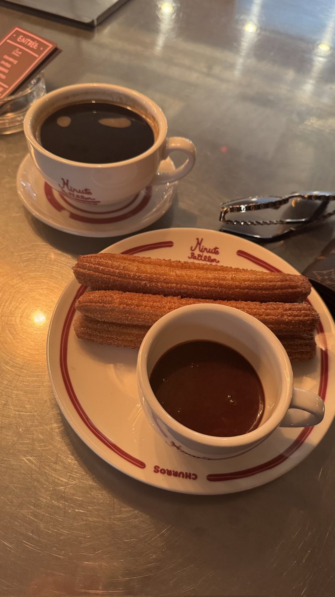 모처럼 큰애랑 디저트 타임..
여유롭다