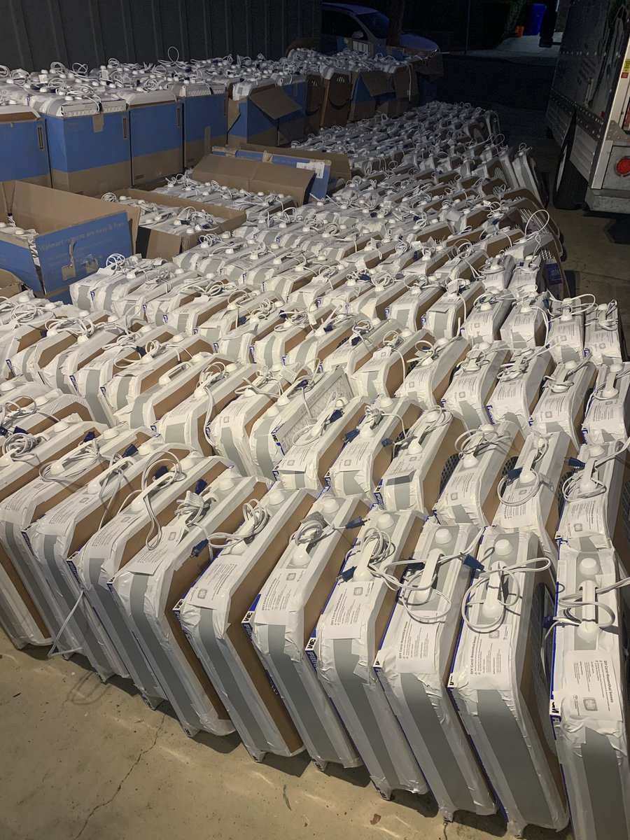 LieslMcConchie's tweet image. 12+ hours straight of building #corsirosenthal boxes

50+ volunteer builders 

20ft U-Haul truck packed to the max

400+ CR boxes 

1000s of people with cleaner air

What. A. Day!! 

@CRFoundationUS #lafires