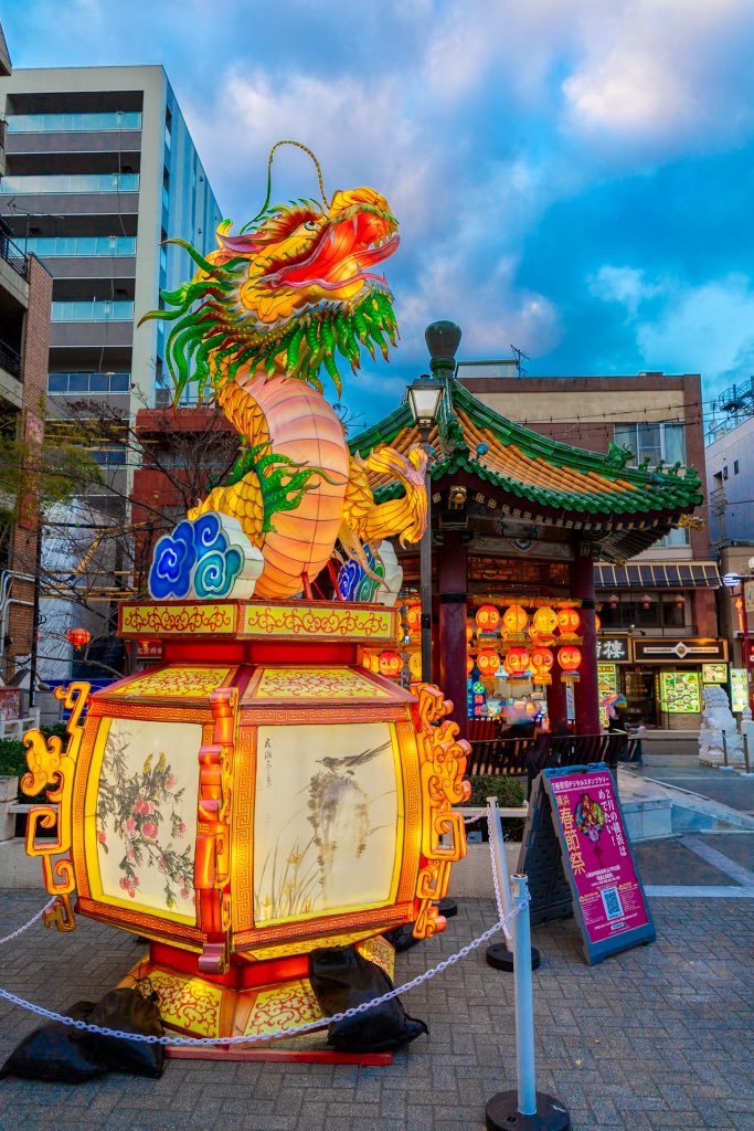 komachiyokohama's tweet image. 中古で入手したRFのキットズームレンズ

RFレンズの中では小型軽量？なので街中スナップには最適かと

24-50mmなので一般的には24-105mmをオススメしますが小型軽量のRPとの相性良さそうです

沈胴式なので撮影時は倍の長さに･･･😅

先日📸した写真(現像済)を

#横浜中華街 #EOSRP #RF24-50