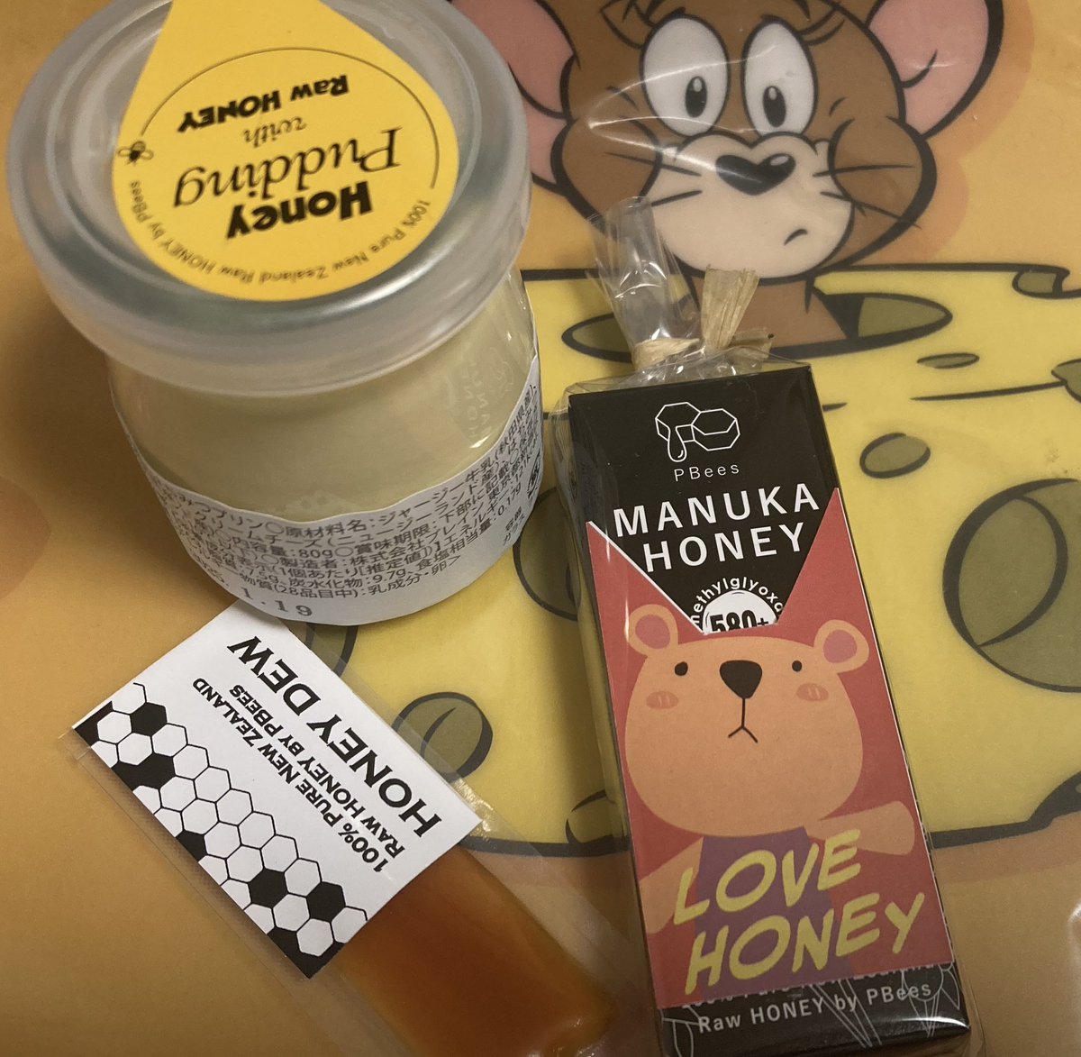 Happymarichon's tweet image. 昨日お散歩して発見したはちみつのお店、#PBees 
はちみつプリンにマヌカハニー♡
今度ホットミルクにマヌカハニー入れて飲んでみよう❤︎