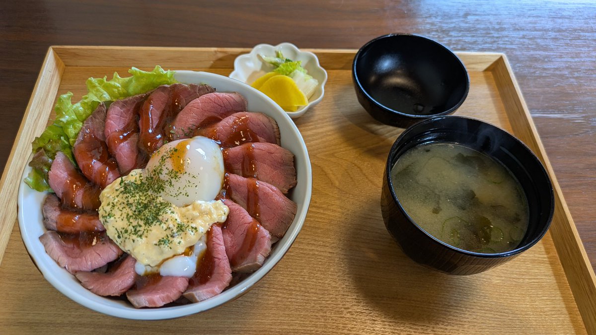 GarasuyaN's tweet image. 感想

美味しかった😍
普通サイズで注文したがレビューでだし巻き玉子が評判良かったのでだし巻き玉子も

ローストビーフにタルタルソースも楽しめるし、白米か十五穀米かも選べるから罪深さが軽くなるw

だし巻き玉子はフワッフワッで出汁が丁度いいのよ〜😍

#日出町
#ぽんぽこ

至る所に狸w