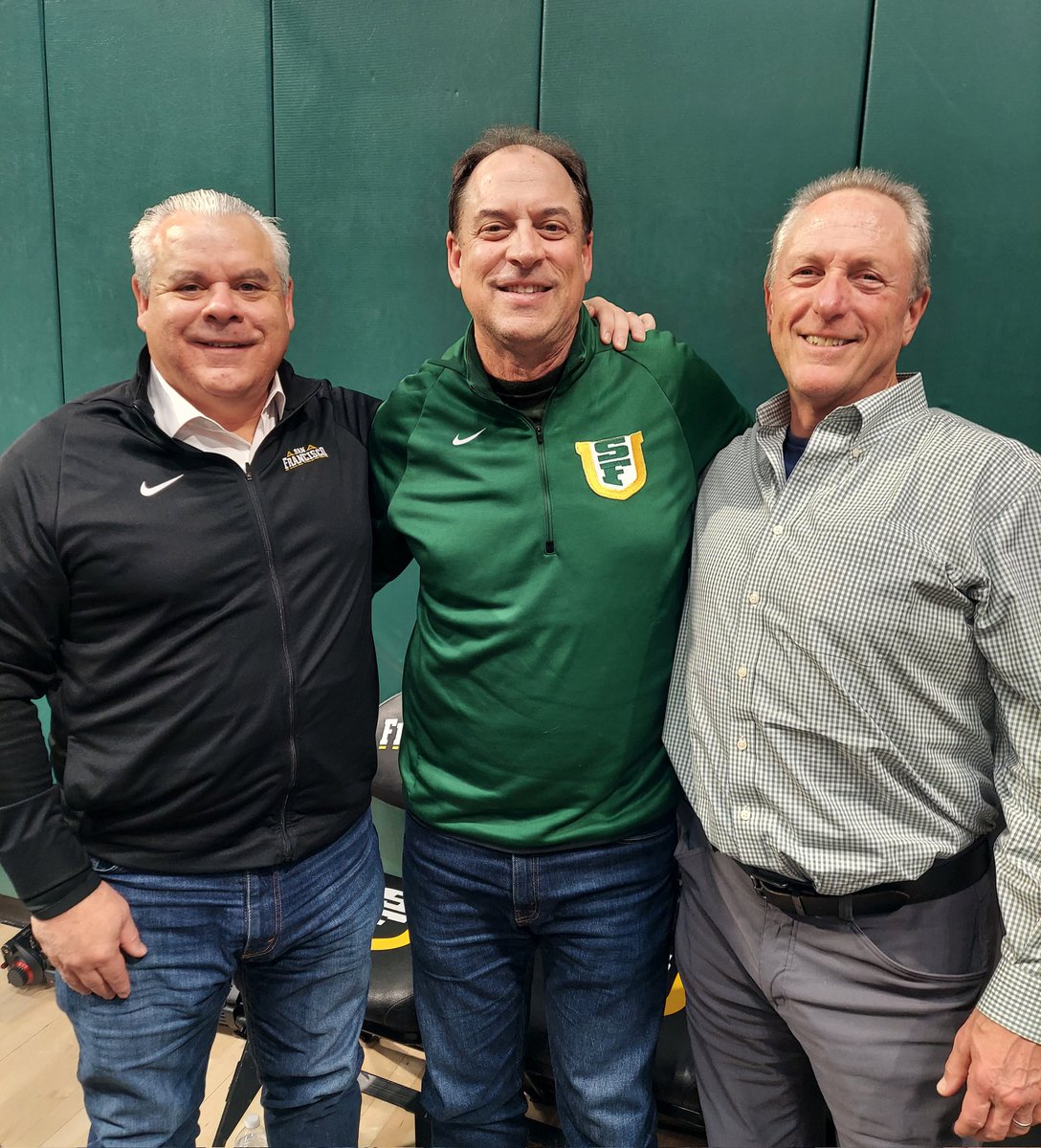 USF Dons beat Oregon St 81-70 on the Hilltop tonight! Good times with friends Greg and Tony. I'm almost 10 weeks out from my surgery to remove the cancer in my lung and feeling good! #cancerfree <a href="/USFDonsMBB/">San Francisco Men's Basketball</a>