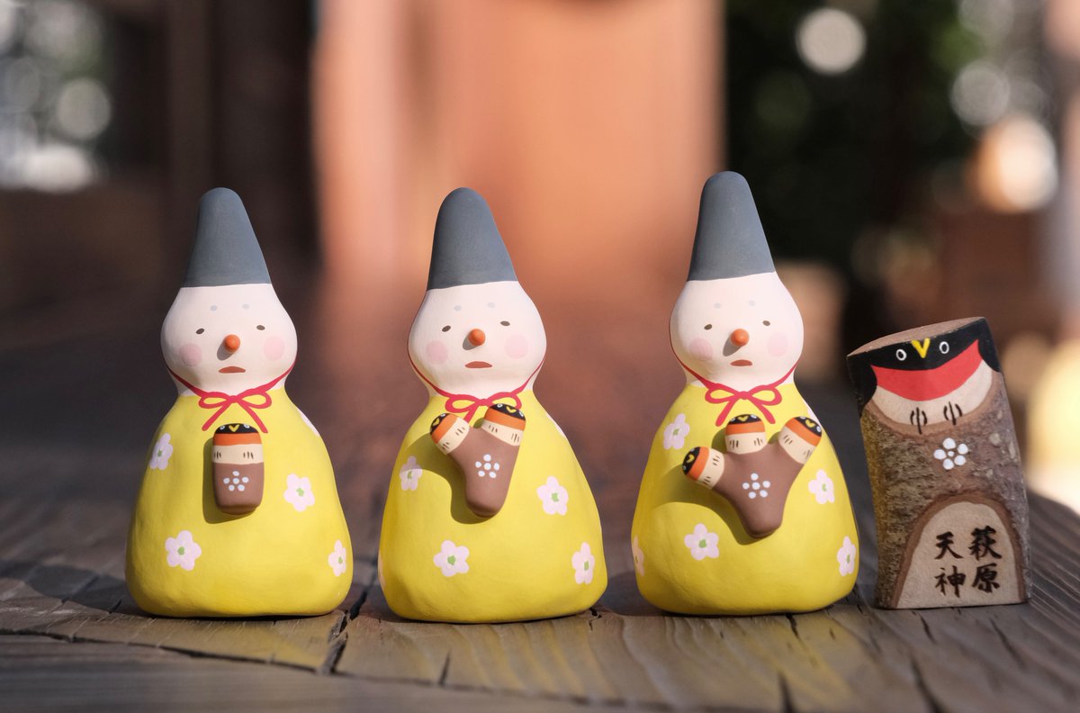 御祭神の菅原道真公をかたどった張子の天神人形が誕生しました。 道真