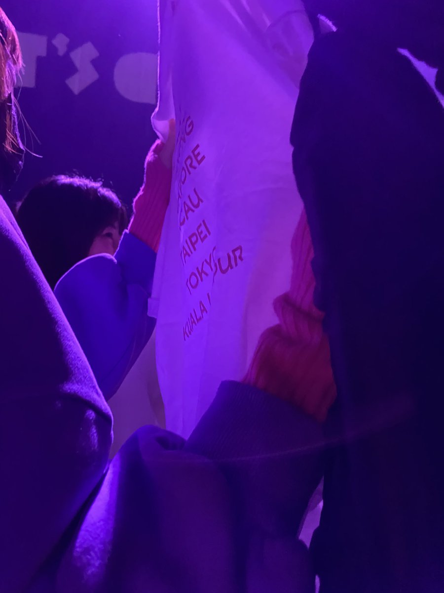 the shirt yesung threw at the audience during soundcheck literally right in front of me lmao my poor height almost got crushed 😃