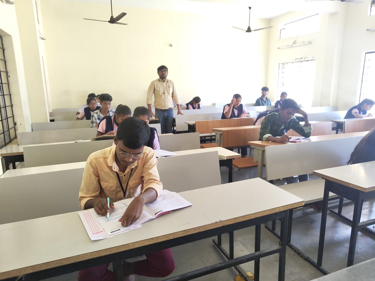 chanputta's tweet photo. JDST 2025 joint dakshana scholarship test for class puc second year conducted at MDR pu college hiresindogi Koppal https://t.co/qCFkK1M6je