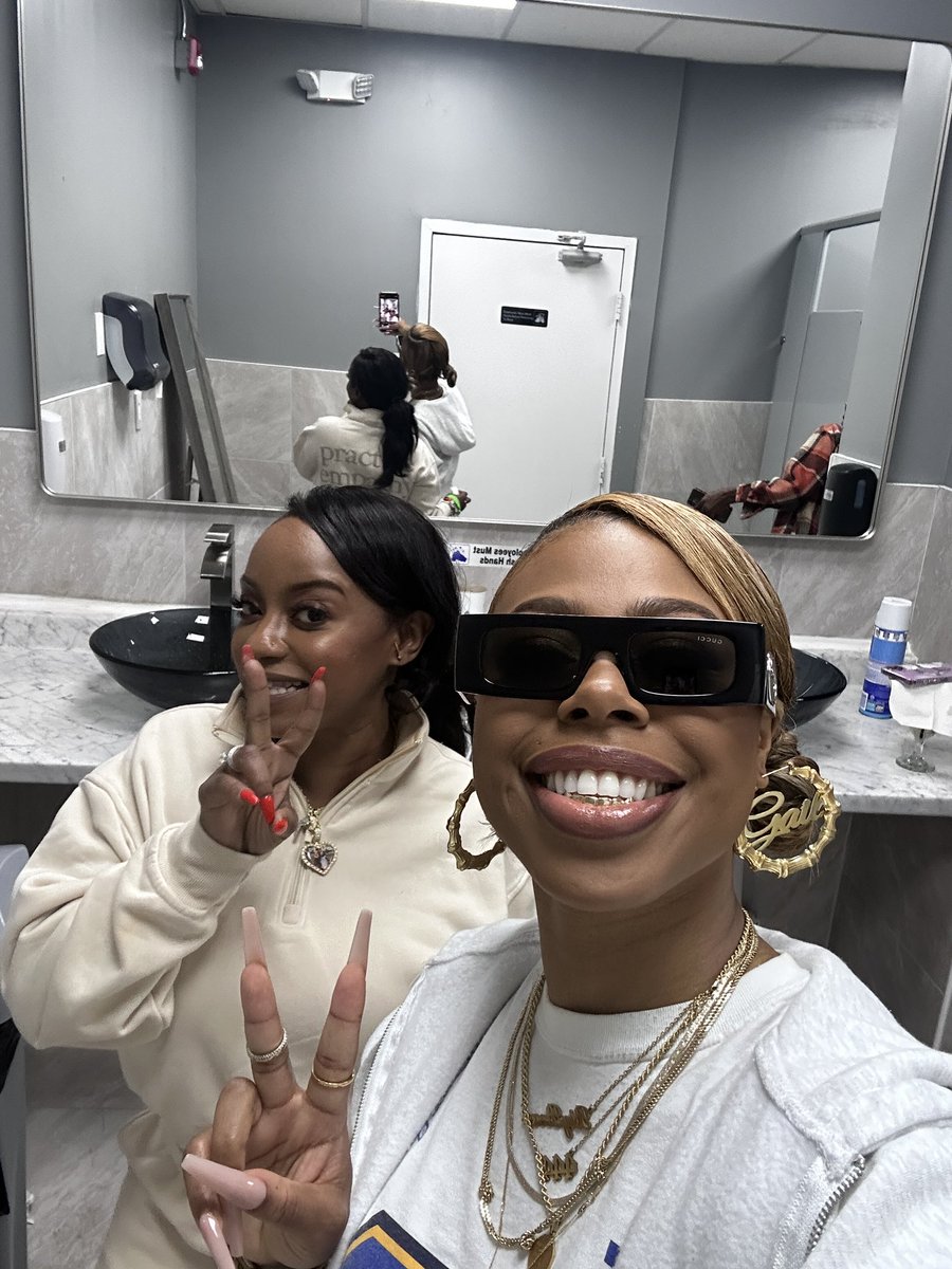 Gail_BeAN's tweet photo. If Tia don’t trust ya……. https://t.co/Q6V6taI8Pz